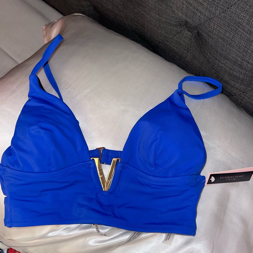 NWT V hardware bikini top. Size XS.